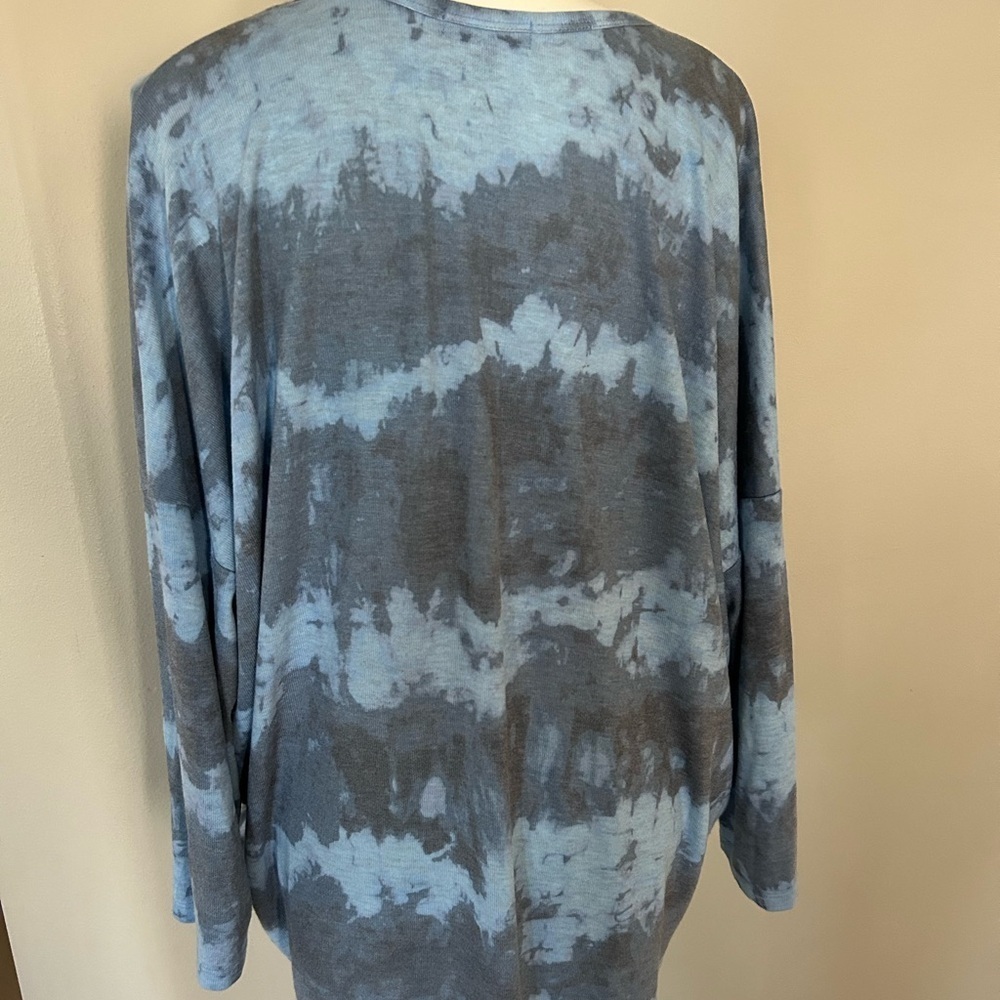 Democracy Blue and Gray Tie-Dye 3/4 Sleeve Top - Picture 4 of 10
